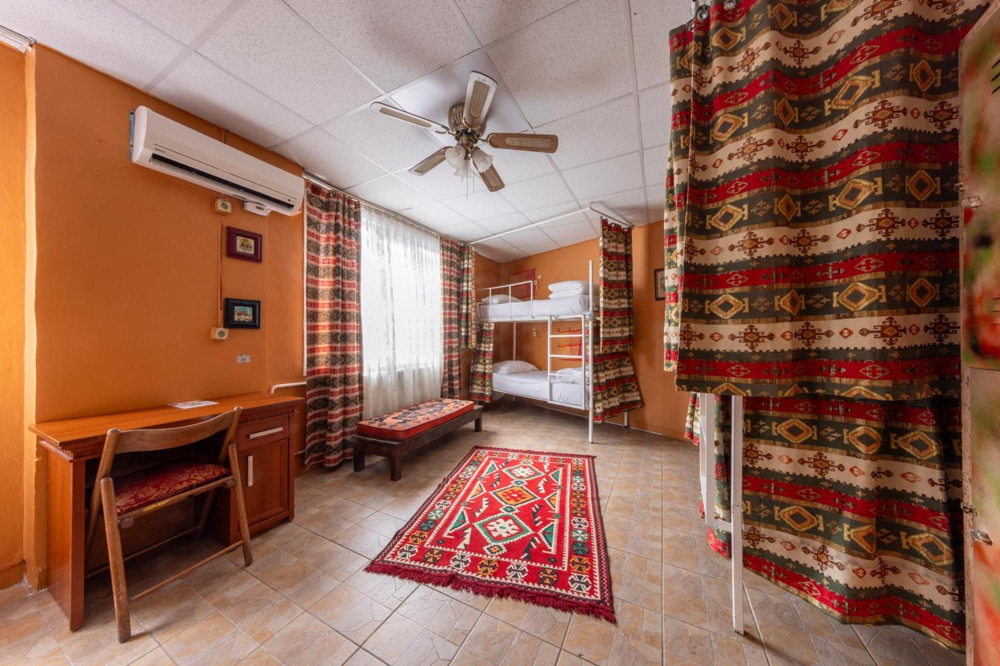 Bahaus Hostel
