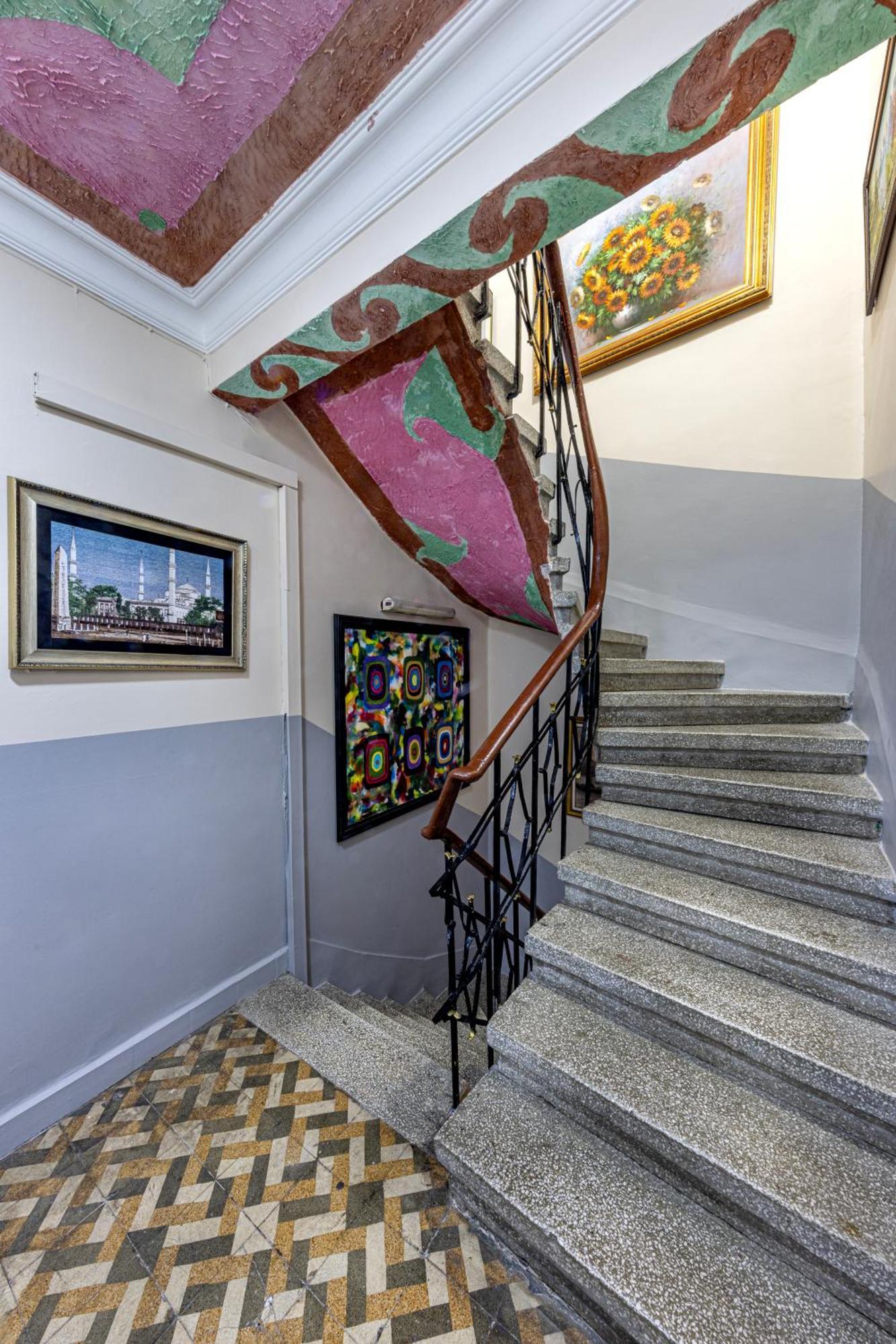 Bahaus Hostel *